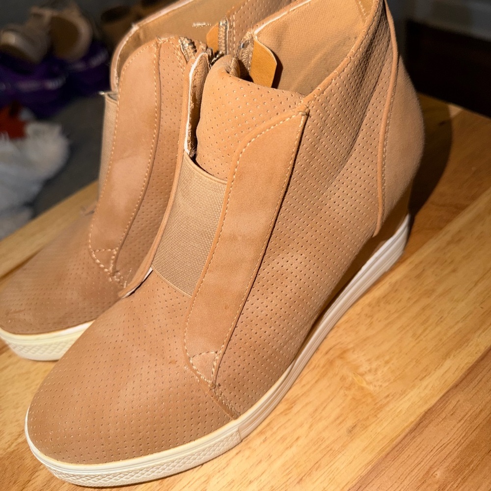 CCOCCI Tan Wedge Ankle Boots - Size 8